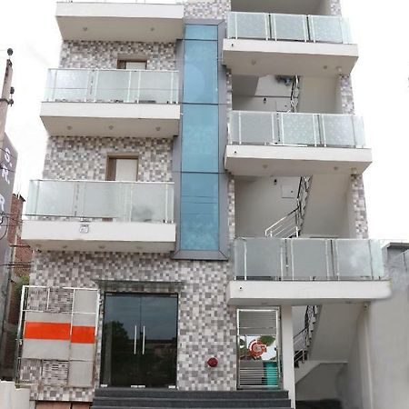 S.R. Residency Hotell Zirakpur Exteriör bild