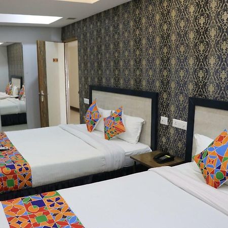 S.R. Residency Hotell Zirakpur Exteriör bild