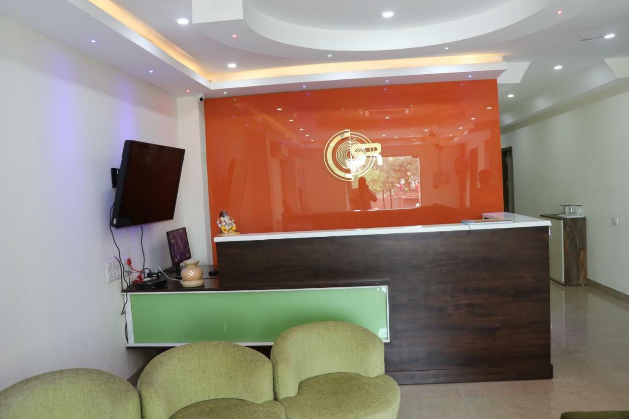 S.R. Residency Hotell Zirakpur Exteriör bild