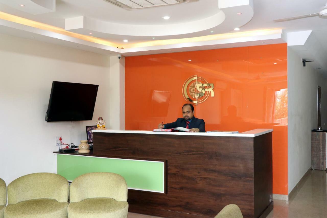 S.R. Residency Hotell Zirakpur Exteriör bild