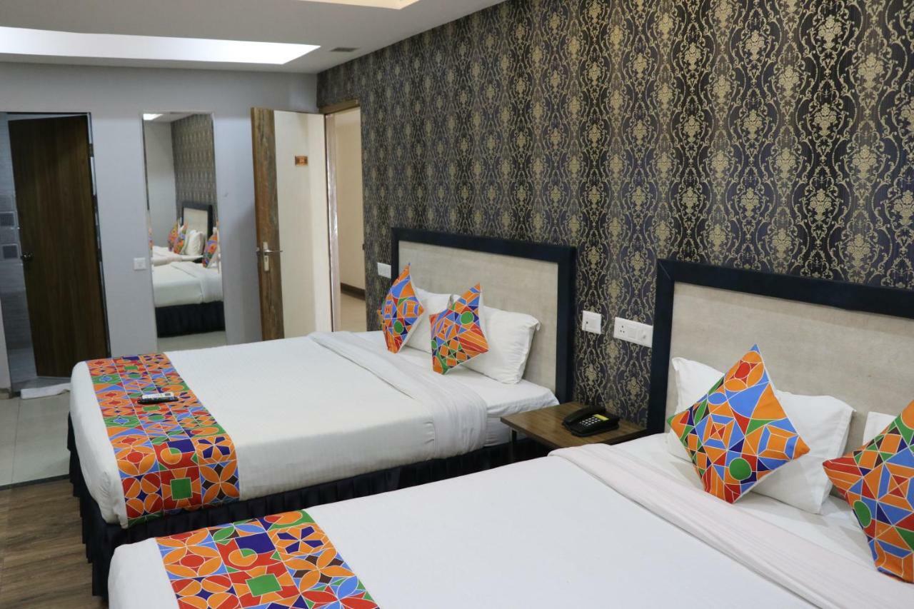 S.R. Residency Hotell Zirakpur Exteriör bild