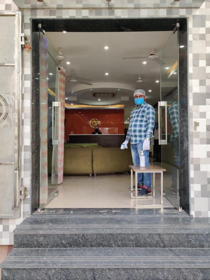 S.R. Residency Hotell Zirakpur Exteriör bild